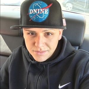 Meet your Posher, Devin